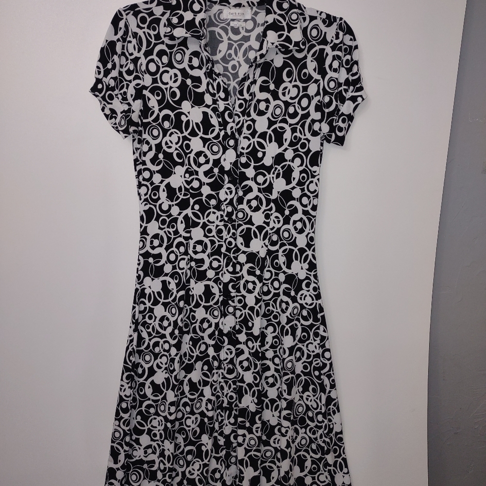 Van Heusen Dress casual button Down  for women size 2 excellent condition